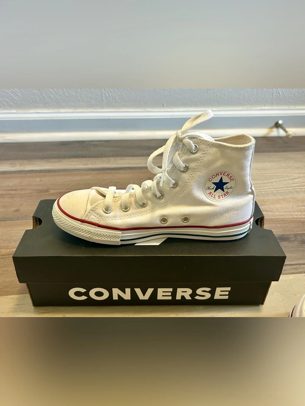 Classic White Converse Chuck Taylor All Star High Tops (Youth 3 / Women 5) EUC